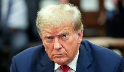 Trump Threatens Iran With Strikes Unless Strait of Hormuz Reopens